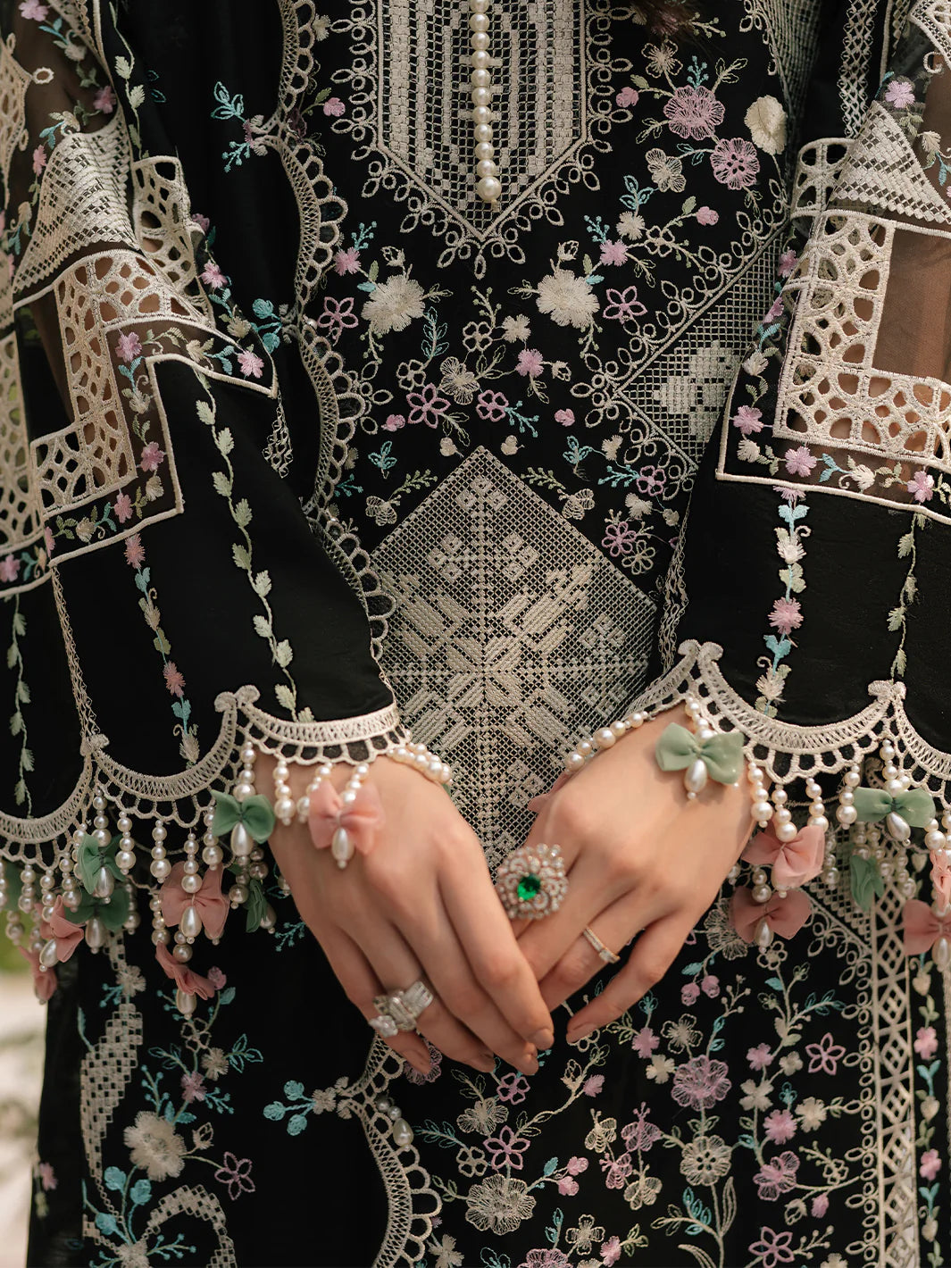 Embroidered 3pc Lawn Dress With Embroidered Chiffon Dupatta.